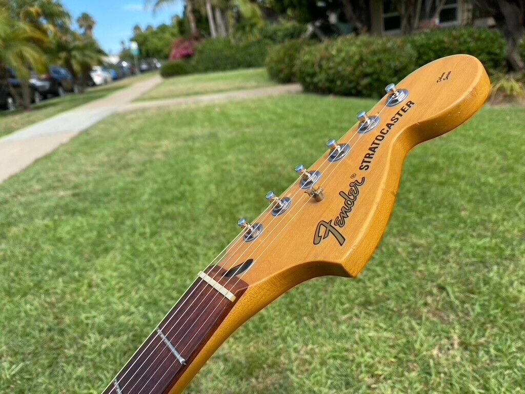 2002 Fender Tom Delonge Signature Model Stratocaster Daphne 2002 Fender Tom Delonge Signature Model Stratocaster Daphne