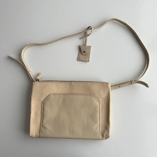 Borsa a tracolla DuDu Bags usata in ottime condizioni in pelle crema di mandorla rettangolare con cerniera superiore