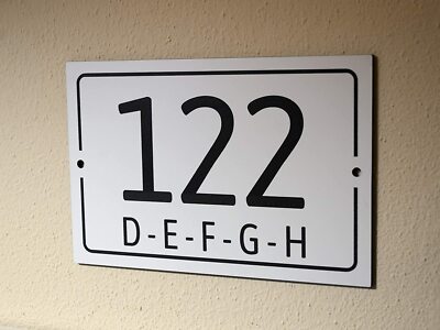 Targa Civica Personalizzata - Laminato Plastico 3.2 Mm, Formato 15x10 Cm, Nero Su Bianco