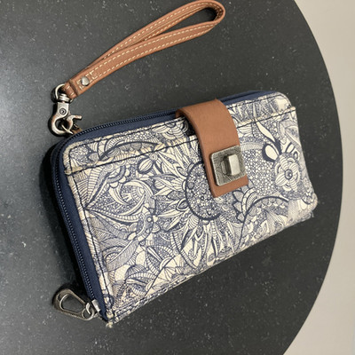 Sakroots Wallet Wristlet Clutch Phone Credit Card Purse