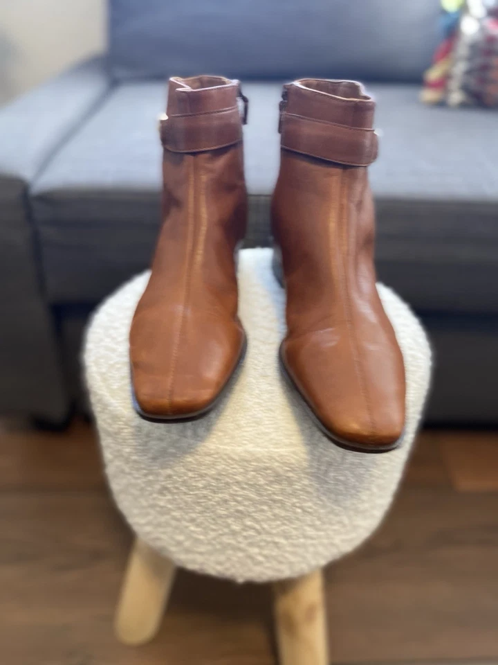 Botines Talbots de cuero marrón con detalles de hebilla dorada para mujer talla 7,5 Foto 2 de 4