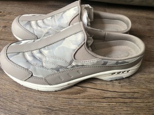 easy spirit slip on tennis shoes