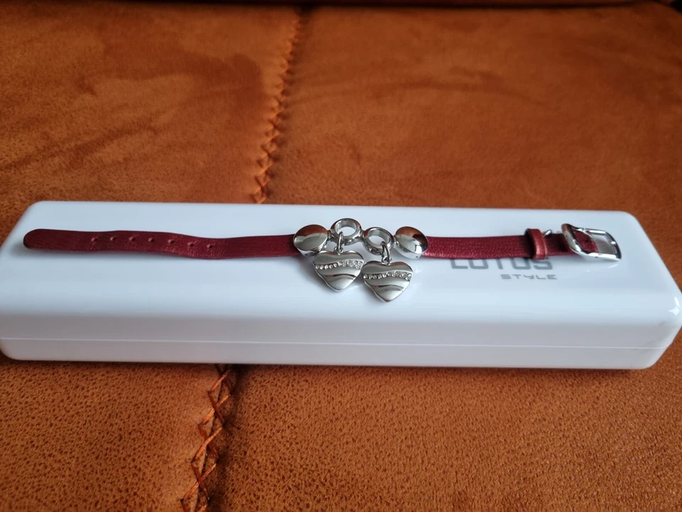Pulsera de cuero rojo Love and Heart Foto 2 de 3