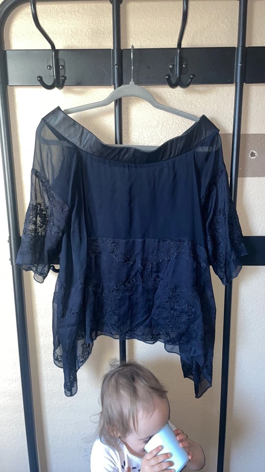 Blusa sin hombros descubiertos de encaje de seda Bailey/44 para mujer talla S ribete de cuero Foto 2 de 4