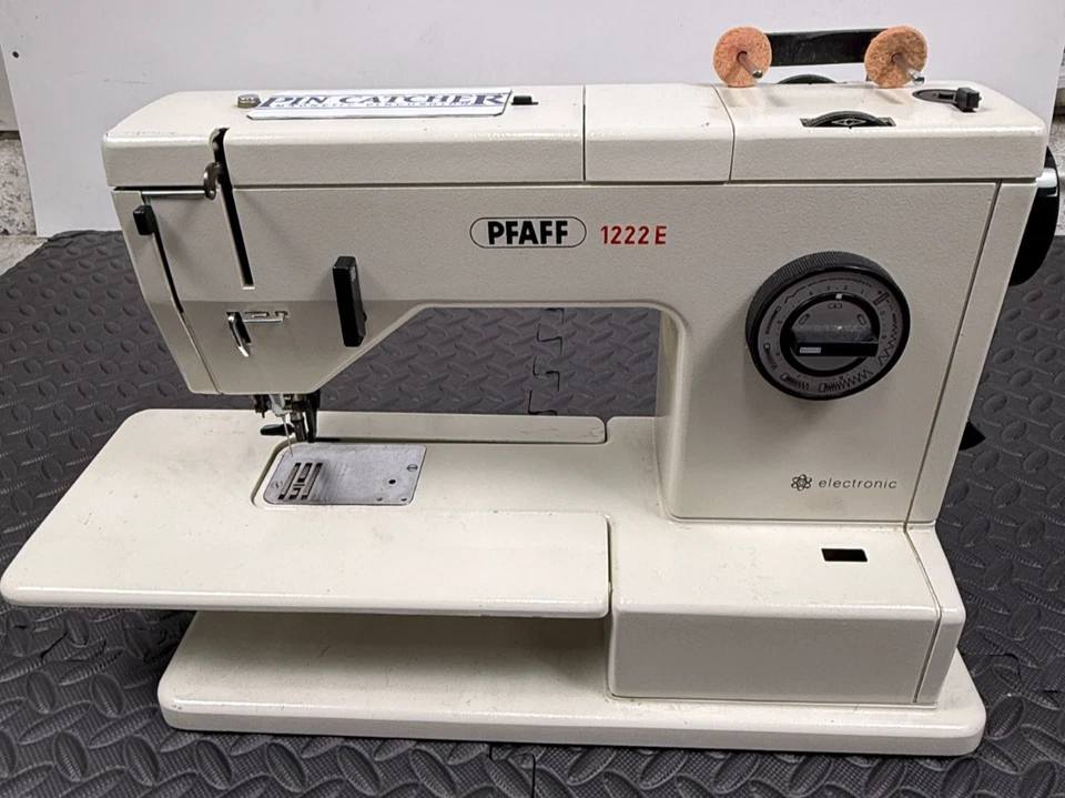 Pfaff 缝纫机 1222E 重型机器 1222E(用于维修/零件)+ 踏板 — 第 2/4 张图片