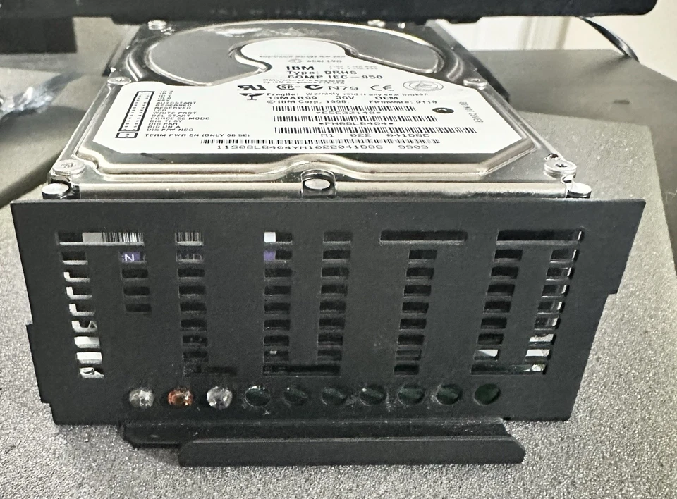 2)IBM 08L8487 DRHS-36V, 36GB 36.4GB 68-pin SCSI Hard Drives, 1.6" High - Image 3 of 4