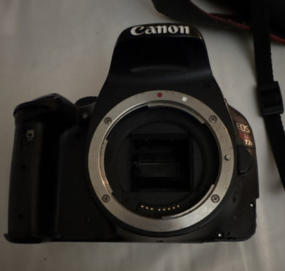 Canon EOS Rebel T2i Digital SLR Camera Body 18MP Black Autofocus no power on