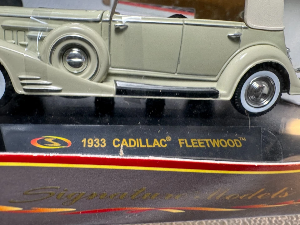 1:32 SCALE SIGNATURE-1933 CADILLAC FLEETWOOD &1932 CHRYSLER - DIECAST-NEW💥T1509 - Image 4 of 4