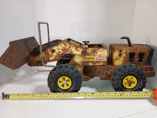 Vintage 1970s Mighty Tonka Front End Loader XMB-975 21” Long/Rusty