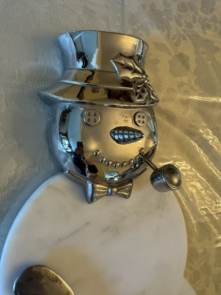 Tablero de charcutería muñeco de nieve mármol queso plateado Foto 3 de 4