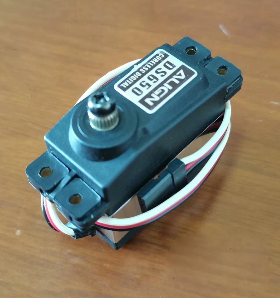 Servo digital de engranaje metálico sin núcleo de alto par Align DS650 Foto 2 de 4