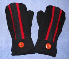 ALMOST BERNIE HANDMADE LIGHTER WEIGHT MITTENS BLACK RED STRIPES WMN's MEDIUM