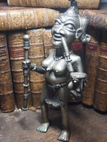 antique statuette africaine representant une femme fumant la pipe - Photo 1/5