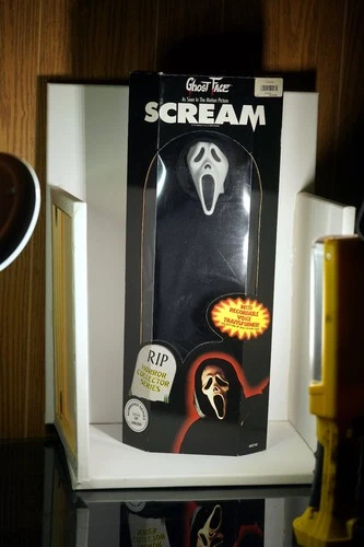 Vintage SCREAM GHOST FACE FIGURE RIP HORROR 18* Doll with Voice Transformer 1977