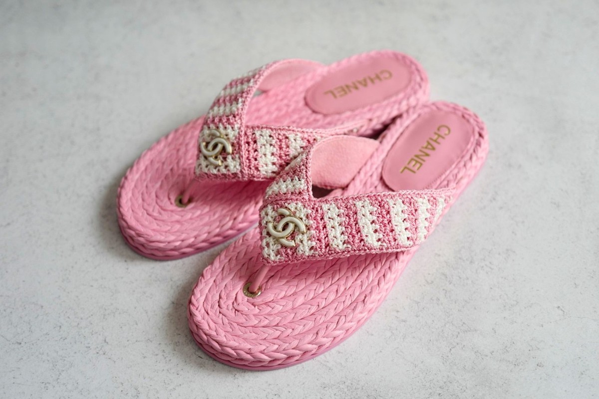 BNIB Chanel 24M Coco Neige beach Collection Pink Crochet Thong