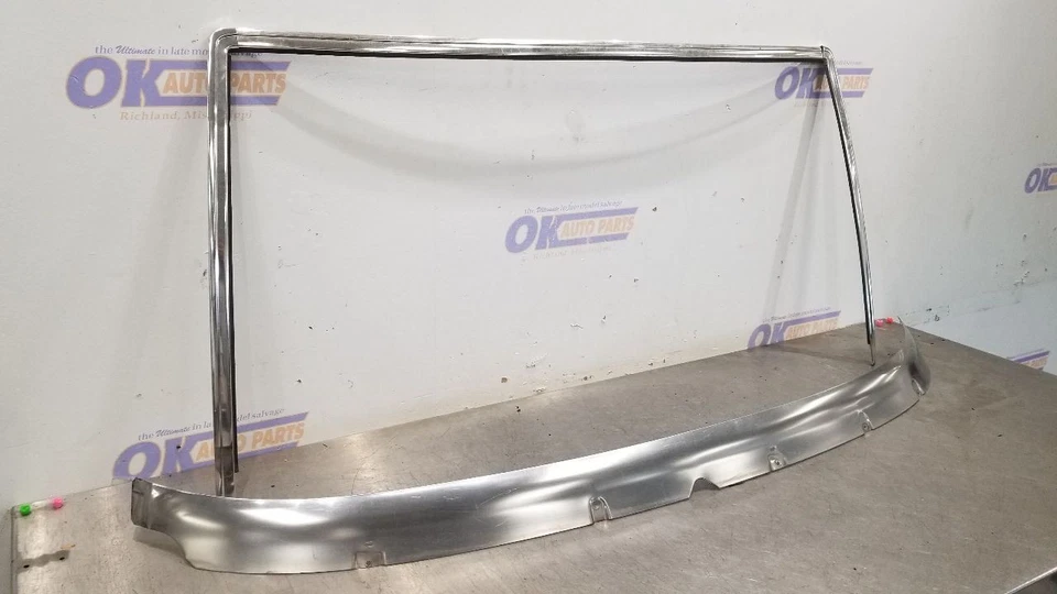 1985 雪佛兰 MONTE CARLO EXTERIOR WINDSHIELD 铬饰模 — 第 3/4 张图片