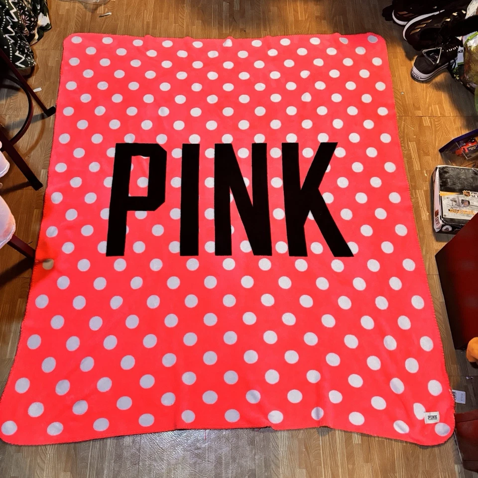 Manta polar a lunares ROSA Victoria’s Secret 64x52 suave tiro de felpa Foto 2 de 4