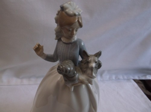 Vintage Lladro Nao donna con cane e ombrellone 24x14 cm - Foto 3 di 9