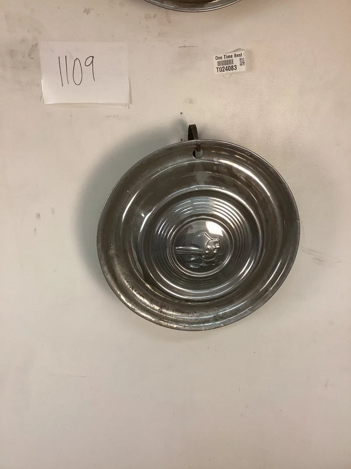 CANTIDAD 2 TAPACUBOS PONTIAC CHIEFTAIN BONNEVILLE PARISIENNE 1951 VINTAGE CUBIERTA DE RUEDA Foto 2 de 4