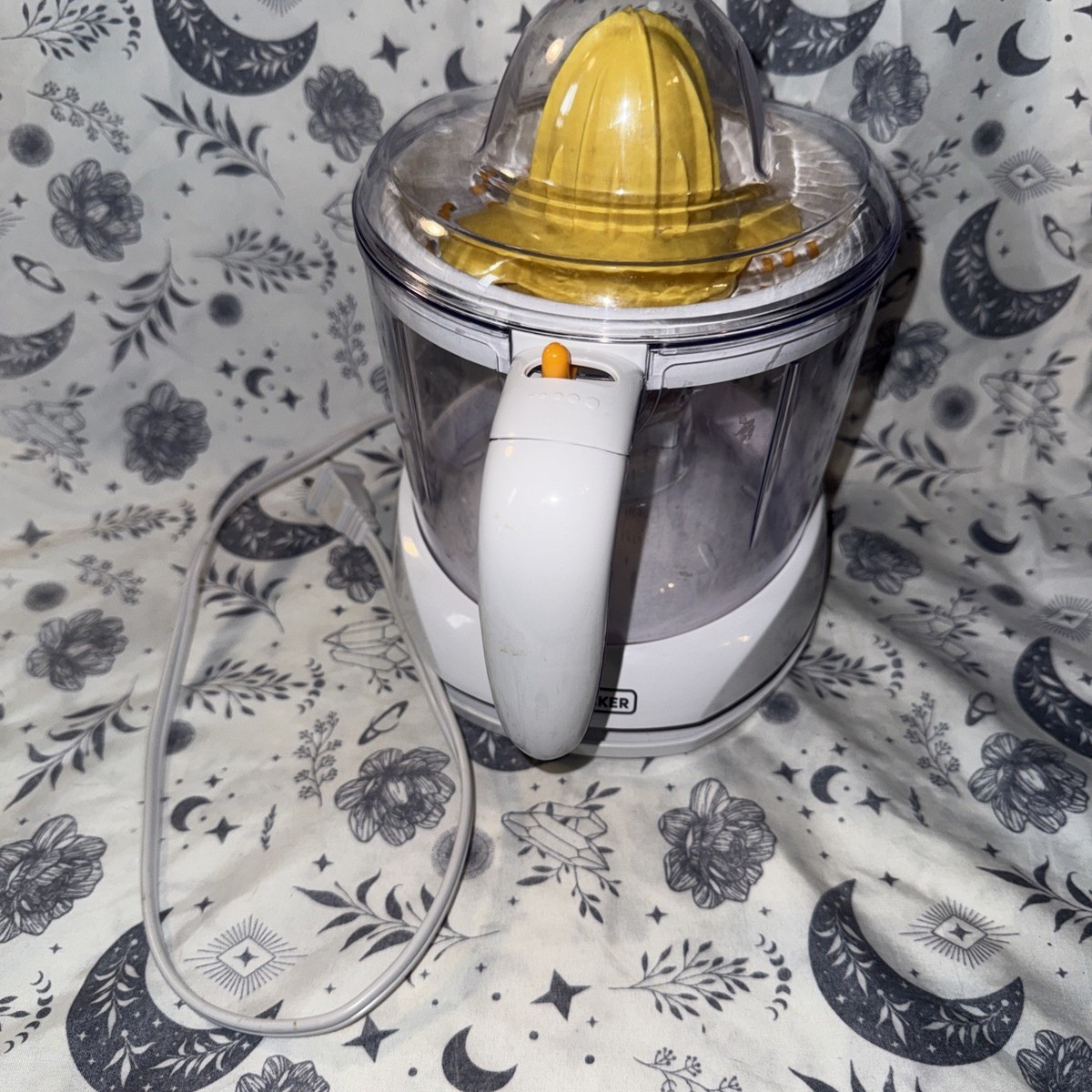 BLACK+DECKER CJ625 34oz Electric Citrus Juicer White 691038390883