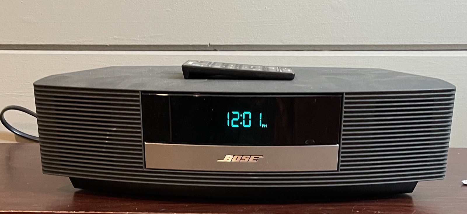 Radio Model Awr1b2 Black With Remote