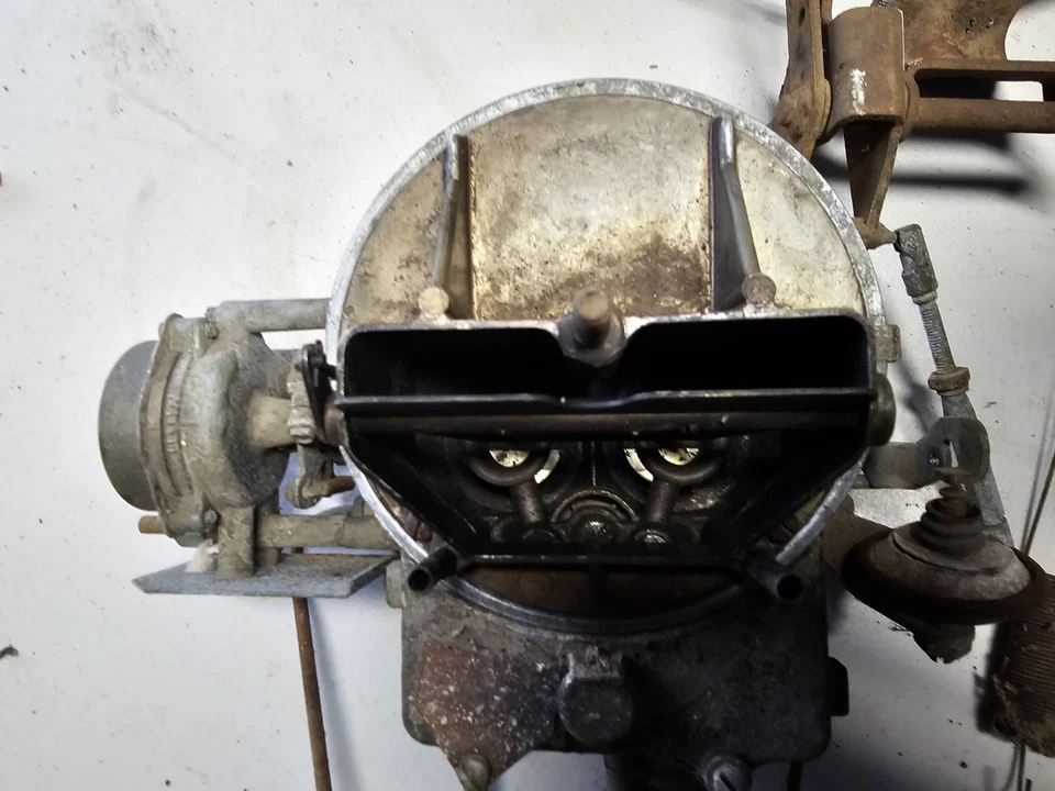 Carburador y soporte Ford 1962 con resorte  Foto 4 de 4