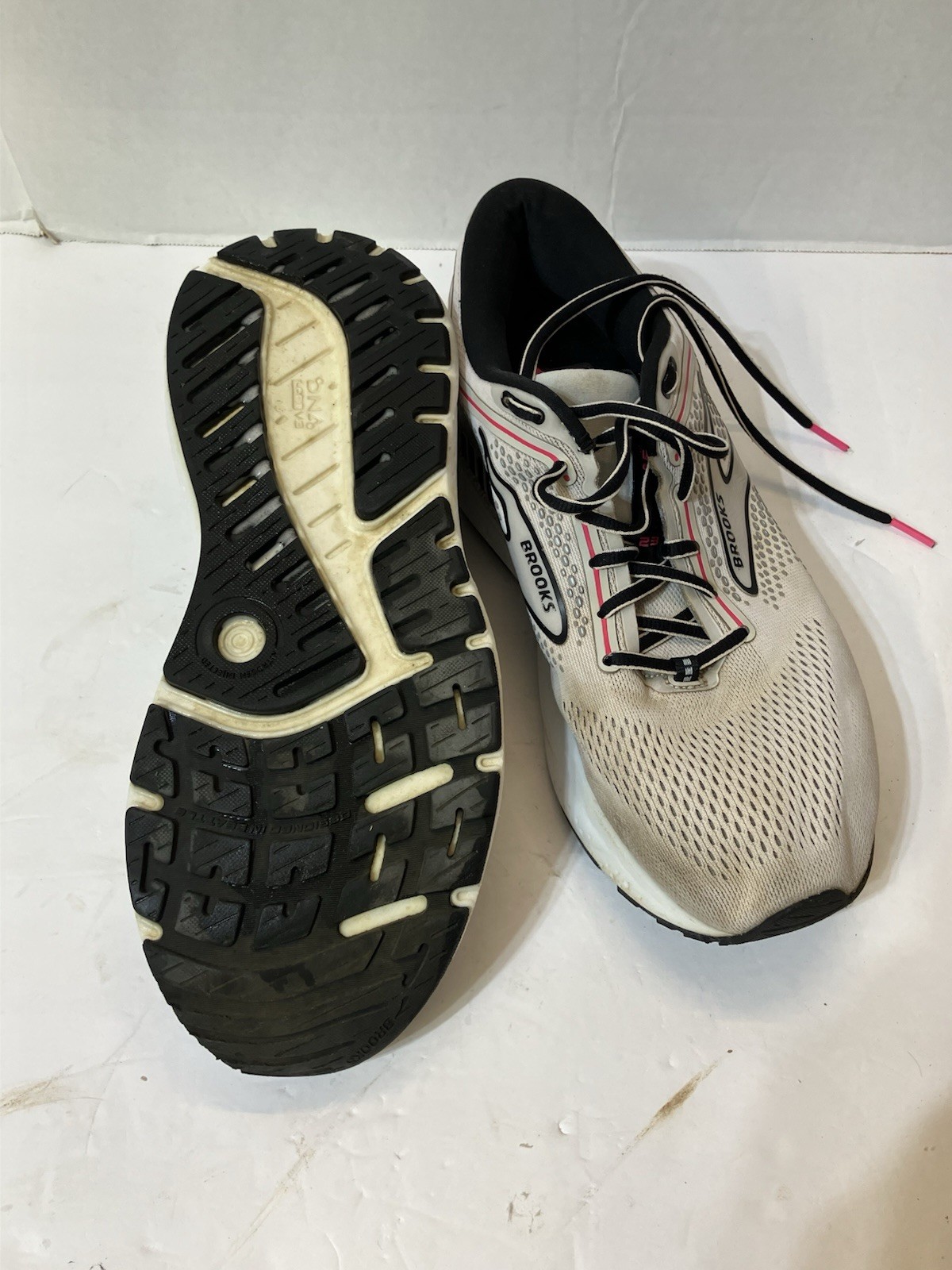 Brooks Ariel GTS 23 Women's Running Shoes 11 White Sneakers 1203901D078 thumbnail 11