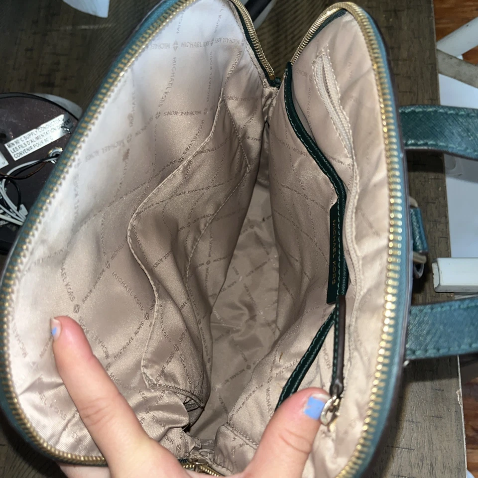 Mochila de cuero Michael Kors con correas ajustables Foto 3 de 4