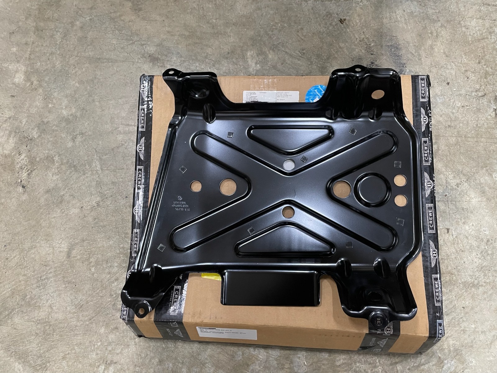 2015-2020 Bentley Bentayga Front Engine Compartment Battery Tray 4M0 825 911 A