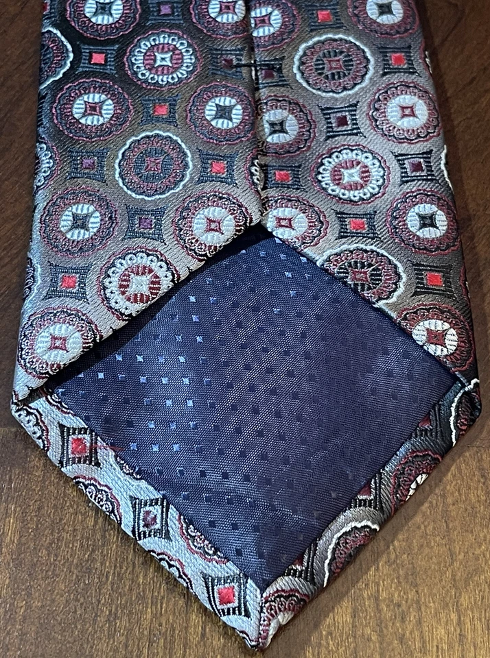 Мужской галстук ручной работы из полиэстера Pierre Cardin красный черный сделано в Китае - Изображение 2 из 4