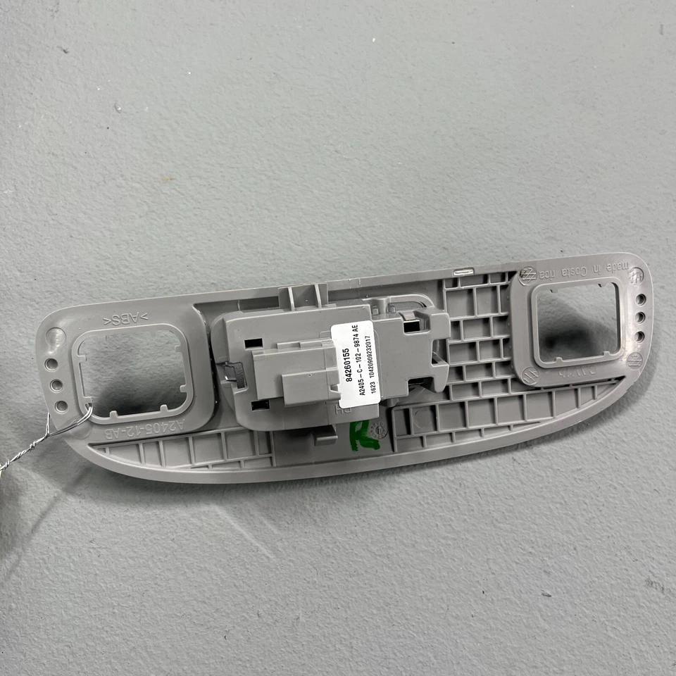 GMC 2018-2023 techo terreno trasero derecho lado del pasajero luz cortesía lámpara OEM Foto 4 de 4