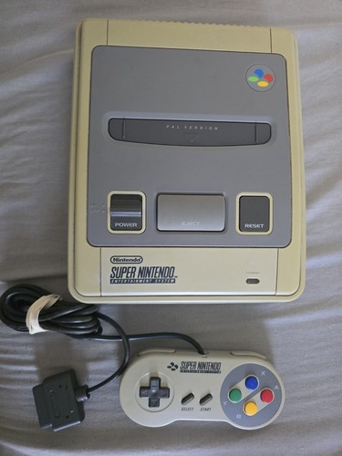 Super Nintendo mit Original Controller voll funktionsfähig getestet