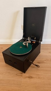 Seltenes His Masters Voice (HMV) Koffergrammophon Modell P.B.C. / 105