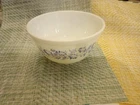 Pyrex Vintage 402 Colonial Mist Mixing Bowl.  1 1/2 Quart (1 )