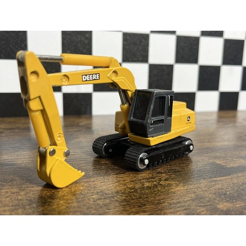 John Deere ERTL Excavator Diecast - Yellow - Picture 2 of 10