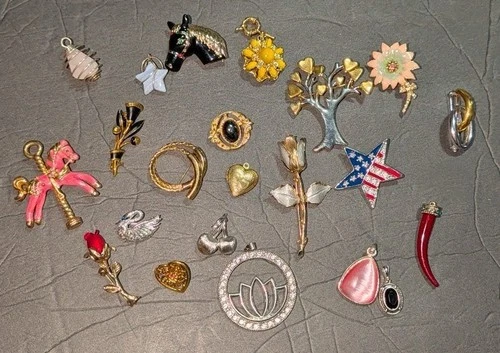 Vintage Brooches Pendants Costume Jewelry Lot, Some Signed, 22 Total Pcs