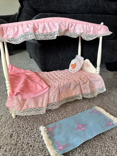 Vintage 1980 Barbie Dream Heart Canopy Bed Furniture With Carpet