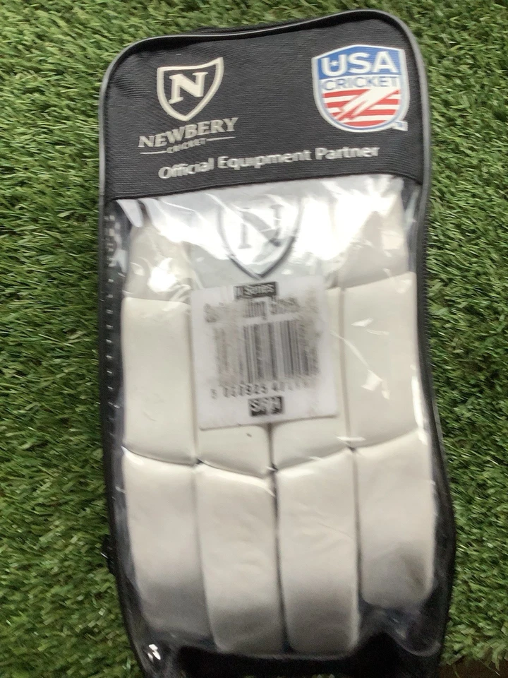 Newbery Cricket Senior Right Hand Batting Gloves - Image 4 of 4