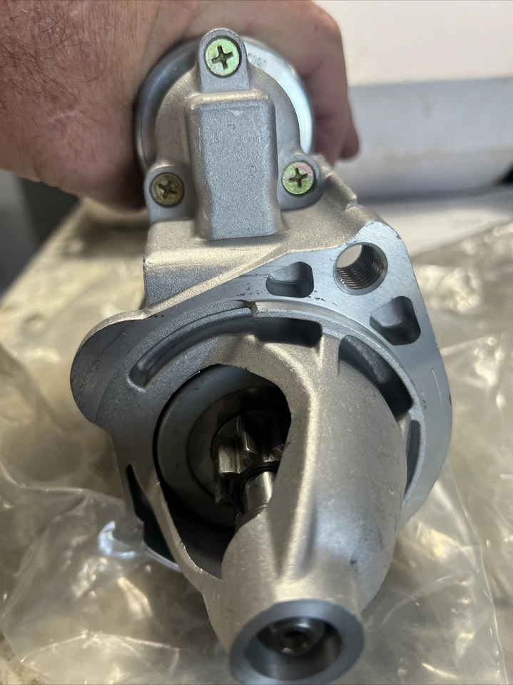 Motor de arranque Valeo nuevo OE- D7R33 para Audi 80 90 A4 A6, Skoda Superb, VW Passat 1.9L Foto 3 de 4