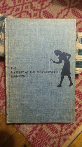 Nancy Drew Mystery Book #18, DAS GEHEIMNIS DER MOOSBEDECKTEN VILLA Blue Tweed