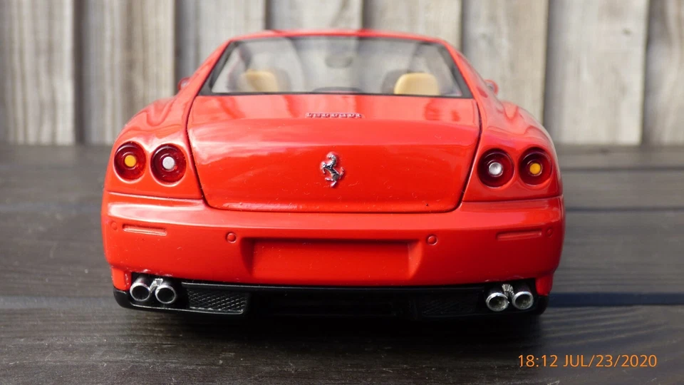 Ferrari 612 Scaglietti 1:18 Red Hot Wheels Vintage V12 Juguete Modelo Coche Coleccionable Foto 2 de 4