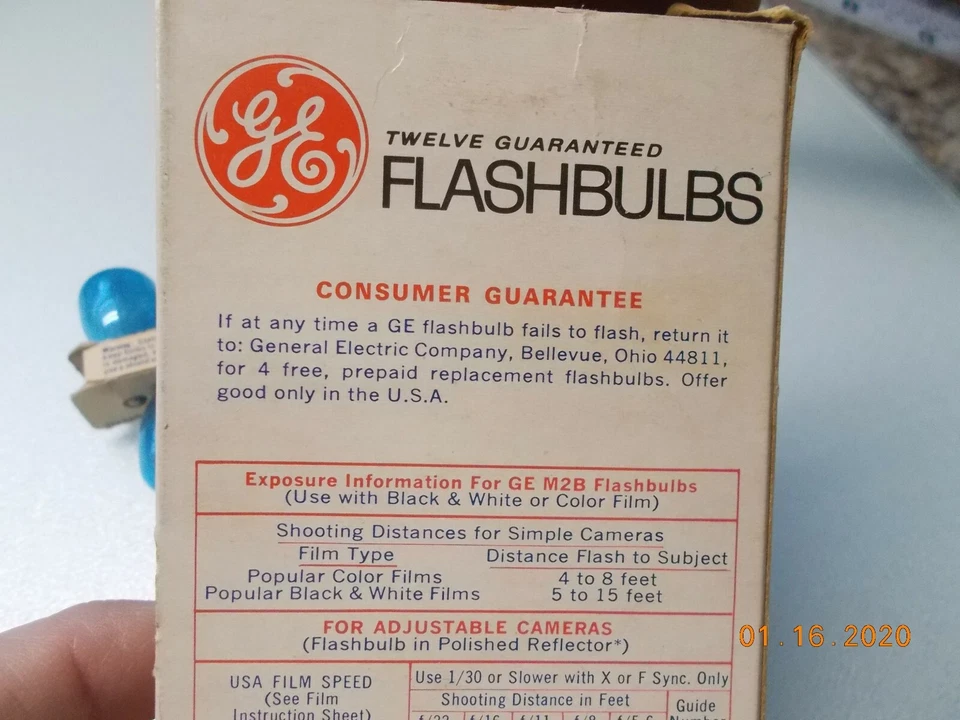 Vintage Box of 9 GE M2B Flashbulbs - Image 2 of 3