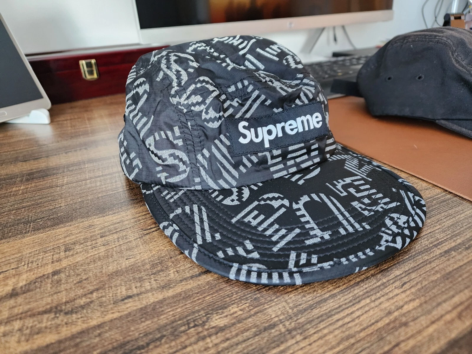 chapeau casquette suprême