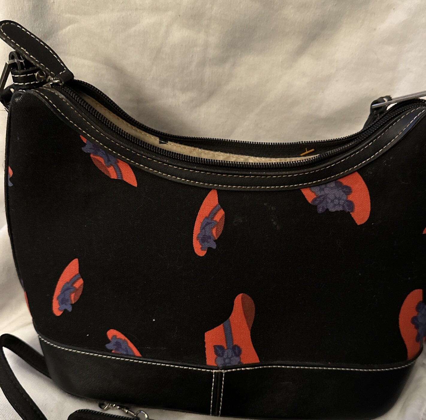 Red Hat Society Handbag and Coin Purse Set in Black with Red Hats-image