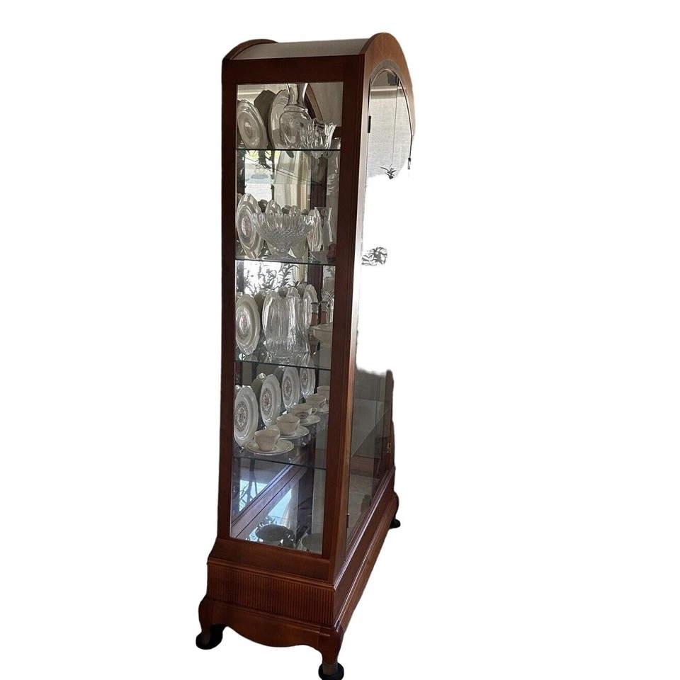 Gabinete de curiosidades Howard Miller Collectors Cape Coral Florida Ft. Myers Florida Área Foto 2 de 4