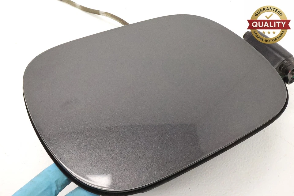 RAM 1500 2019-2025 tapa de puerta del tanque de combustible trasero OEM GRIS PAU Foto 3 de 4