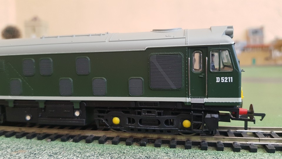 Bachmann 32-325 BR Class 25/1 Bo-Bo Diesel, D5211, Green, DCC Ready ...