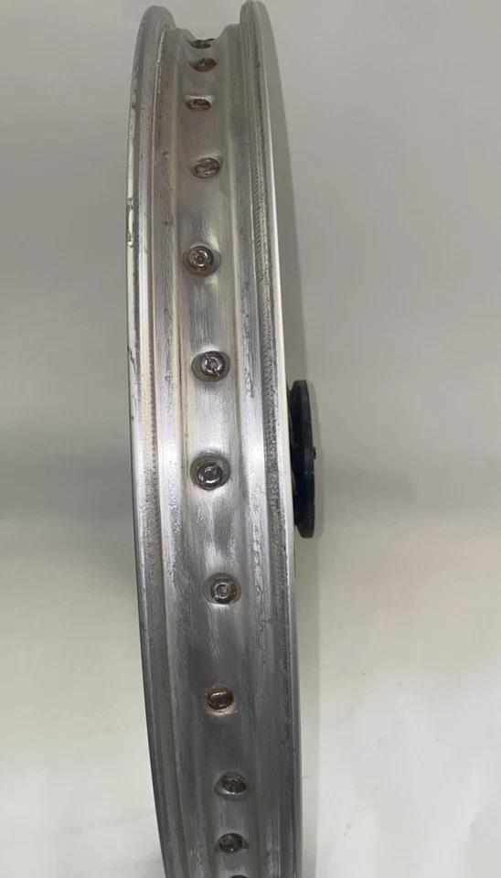 Yamaha TT500 1977 rueda delantera 21" llanta buje fabricante original vintage 76-81 Foto 4 de 4