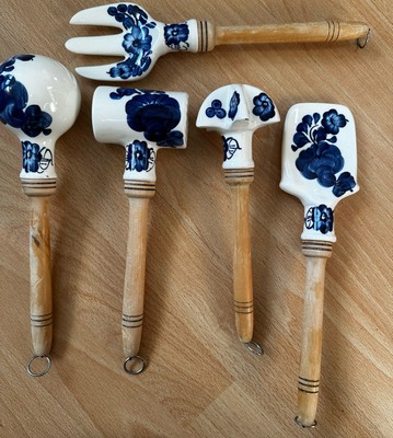 Keramik Holz Mörser Spatel Kugel Hammer Gabel Küchenhelfer weiß/blau Vintage Dek
