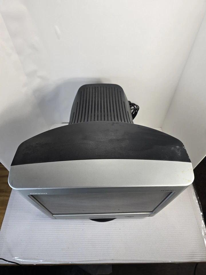 Vintage COMPAQ FS7600 17" Flat CRT Monitor Gaming Computer Great Glass Condition - Image 2 of 4